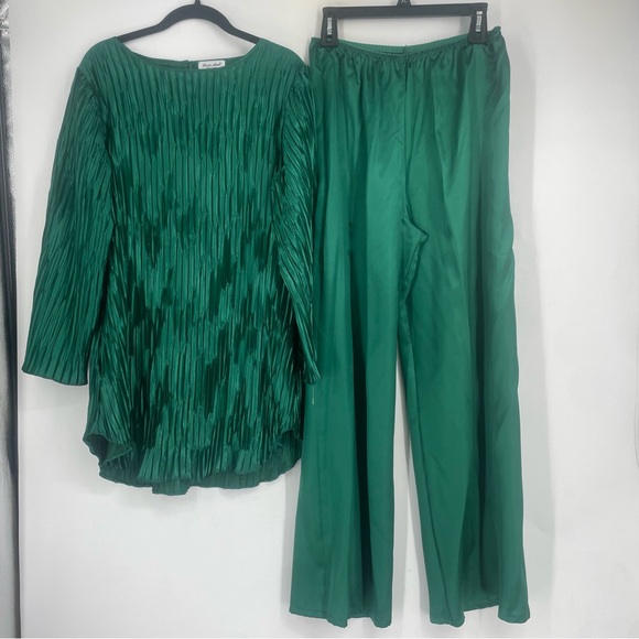 Elegant Green Women's Pajama Set - Picture 5 of 8